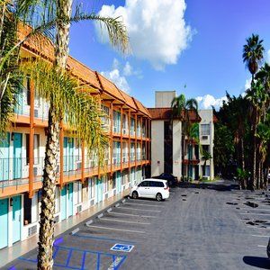 Days By Wyndham Near The Park 2*