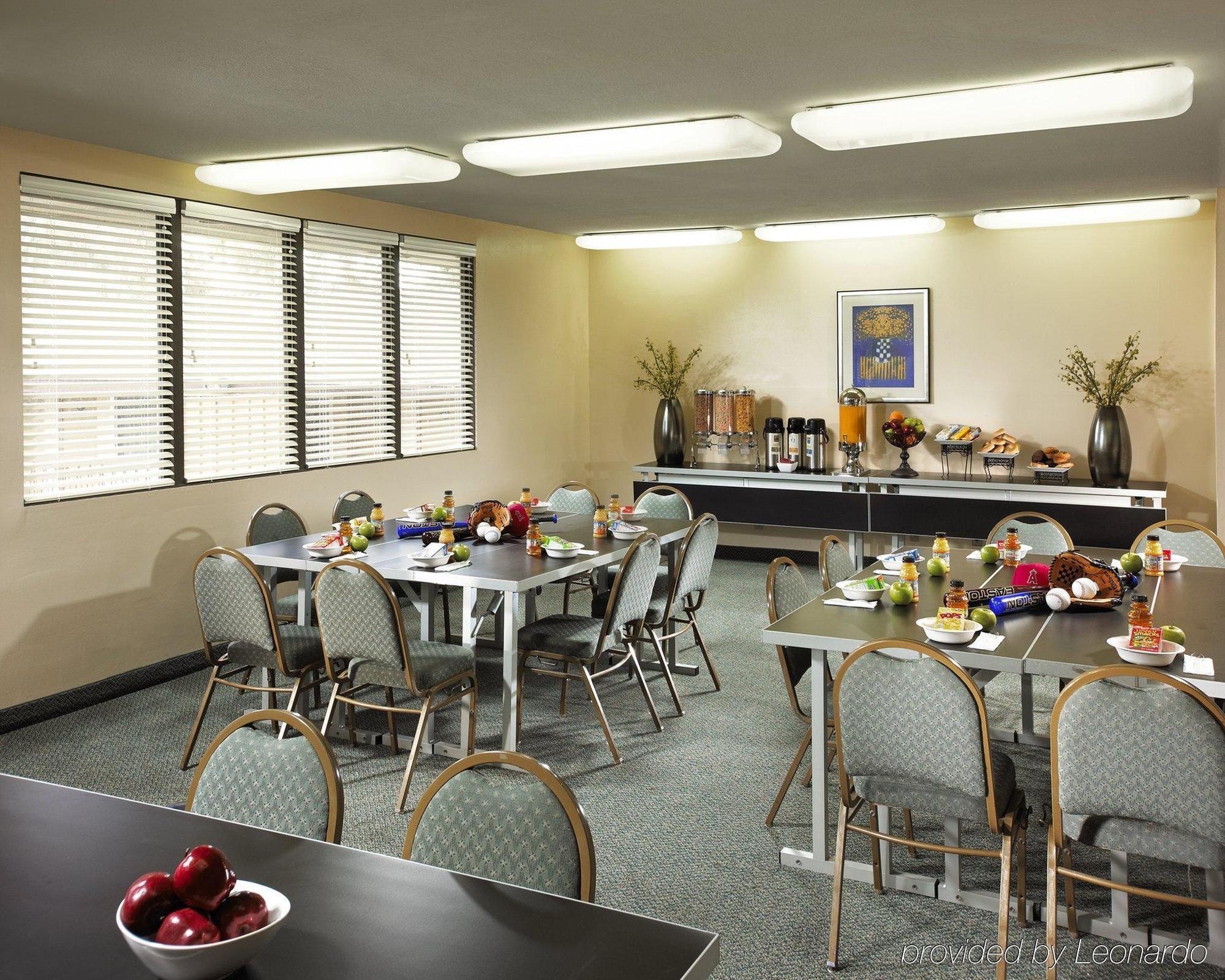 Hotel By Marriott At Resort/convention Center 3*