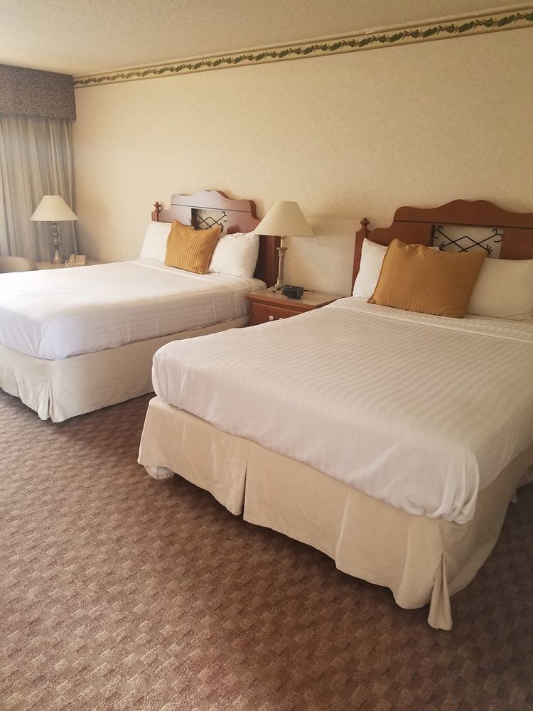 6 - Hills, Ca Hotel