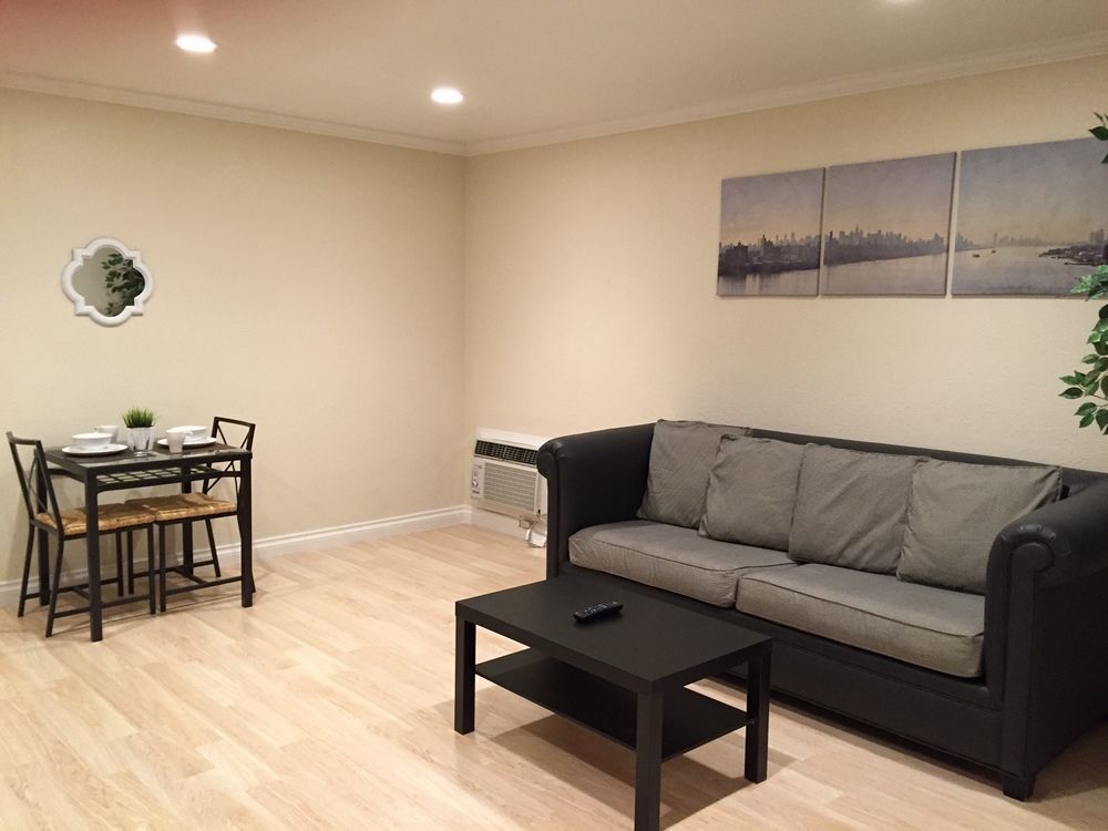 Motel Executive & Anaheim