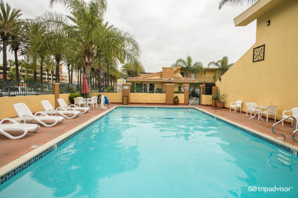 Motel Islander And Near Park And Convention Center 2*