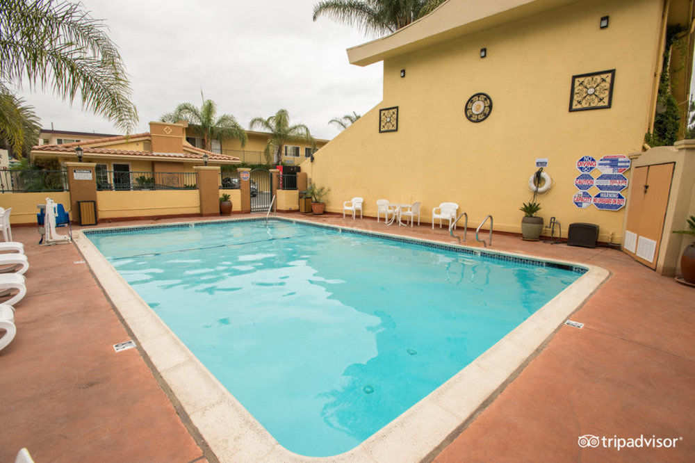 Motel Islander And Near Park And Convention Center