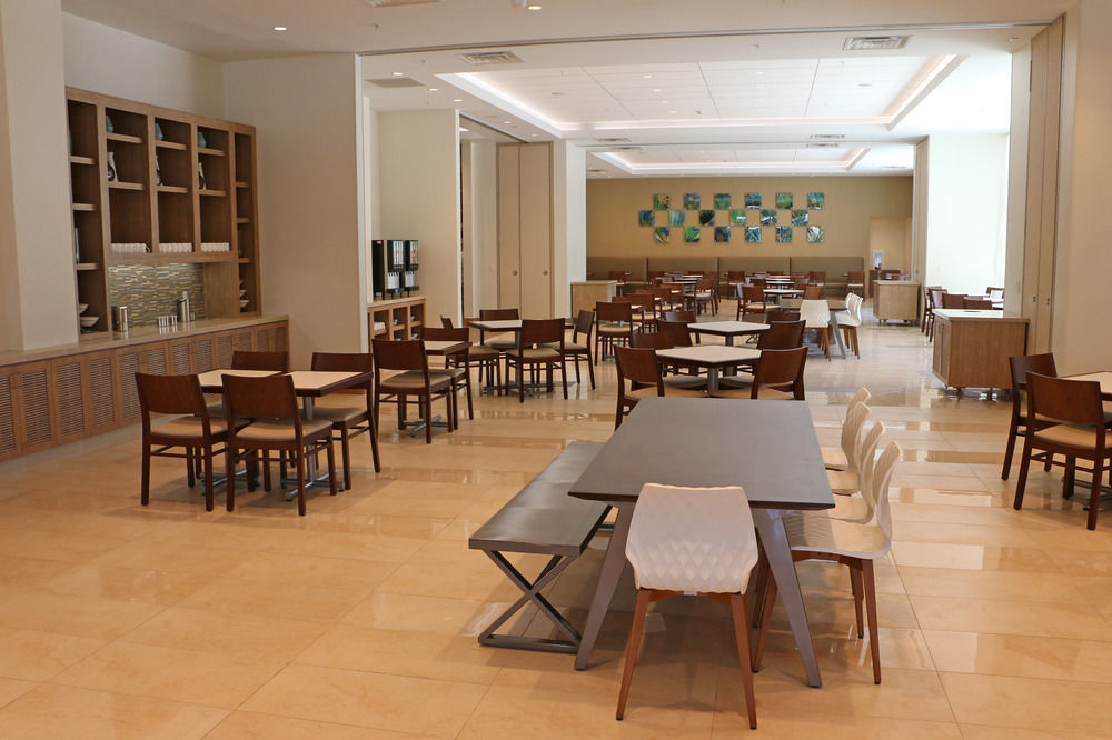 Hotel Hyatt House At Resort/convention Center