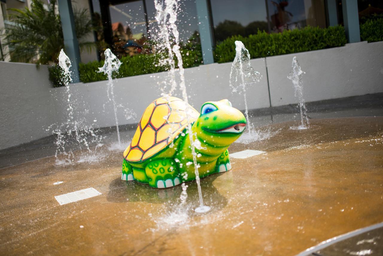 Hotel Howard Johnson By Wyndham & Water Playground Anaheim