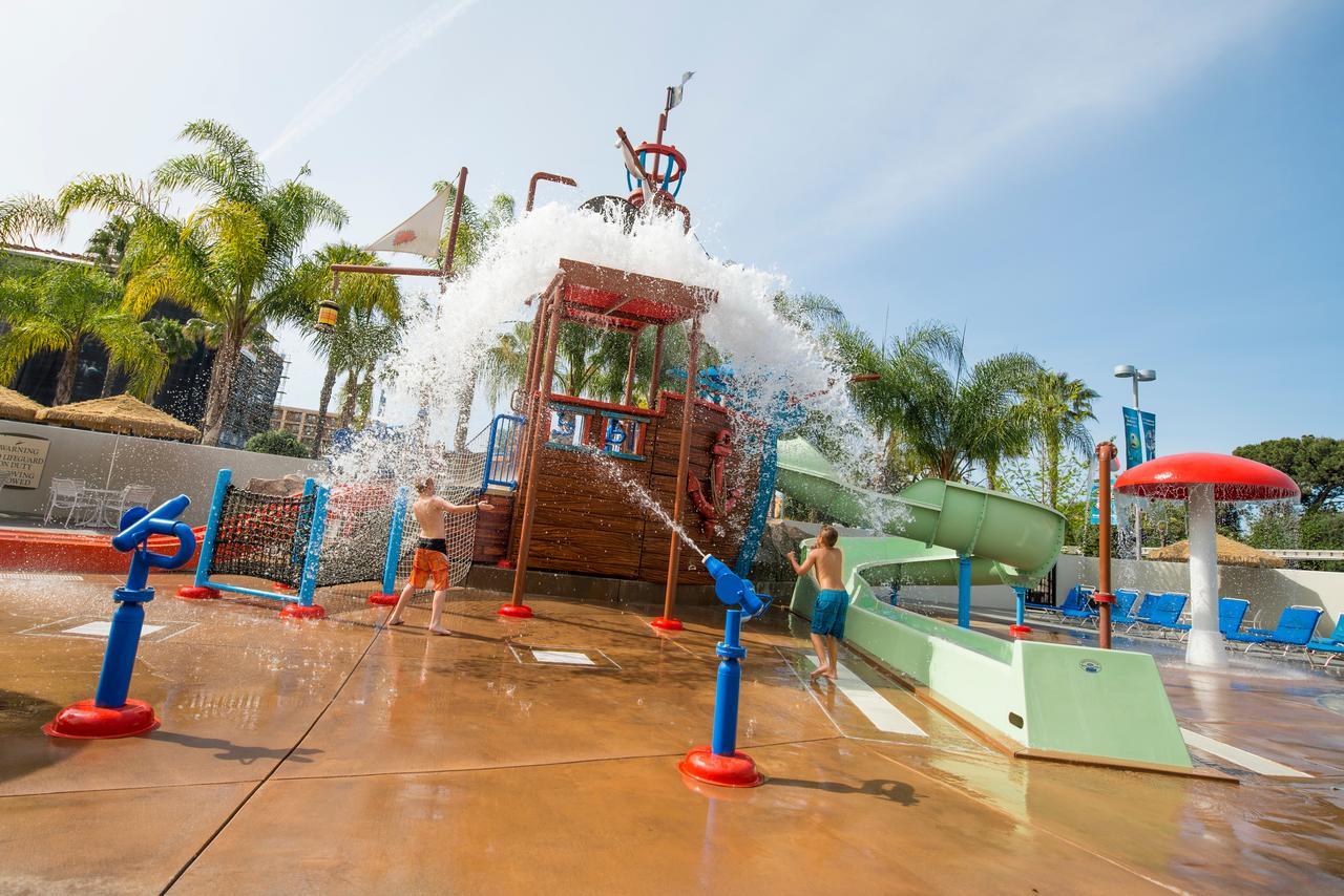 Howard Johnson By Wyndham & Water Playground 3*