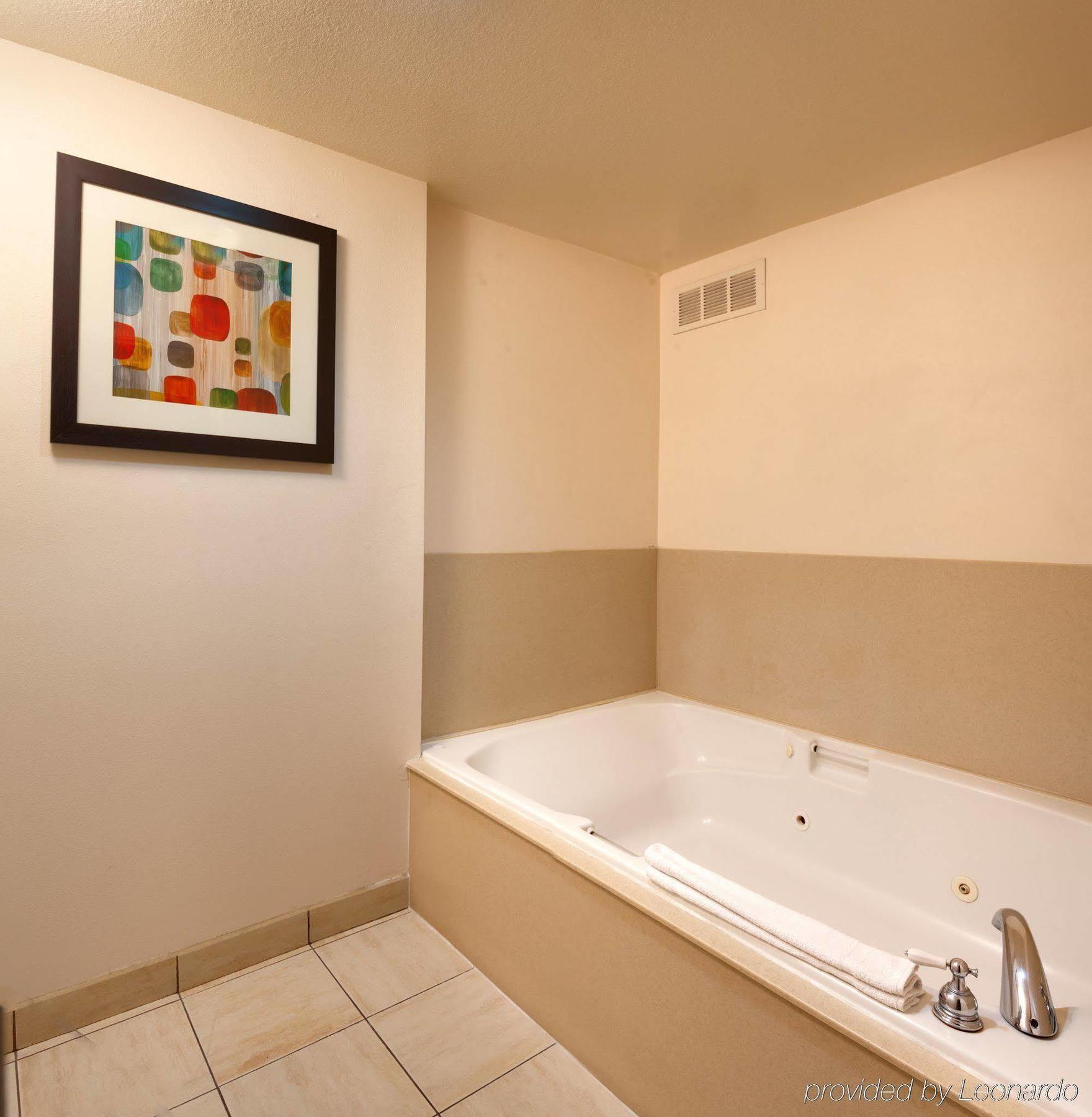 Hotel Cortona And Anaheim