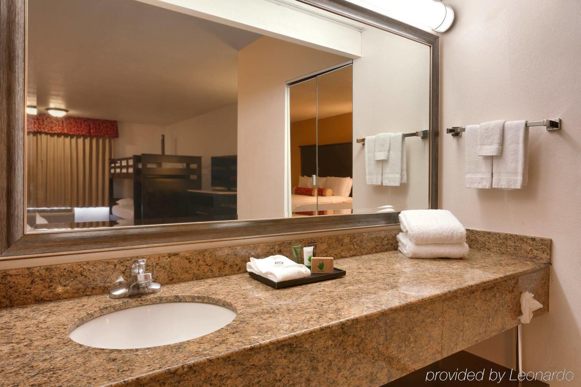 Cortona And 3* Anaheim