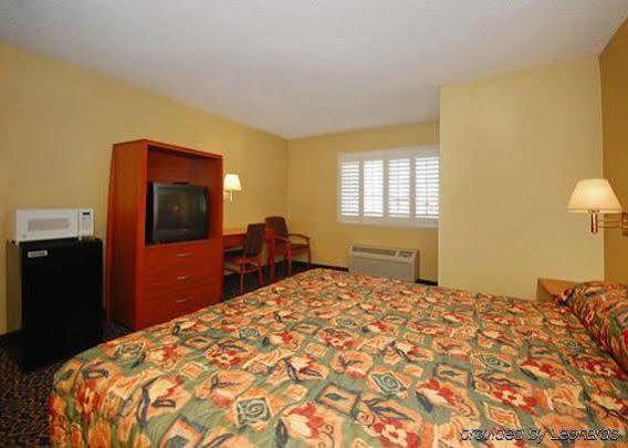 Hotel 6-anaheim, Ca - Convention Center 2*