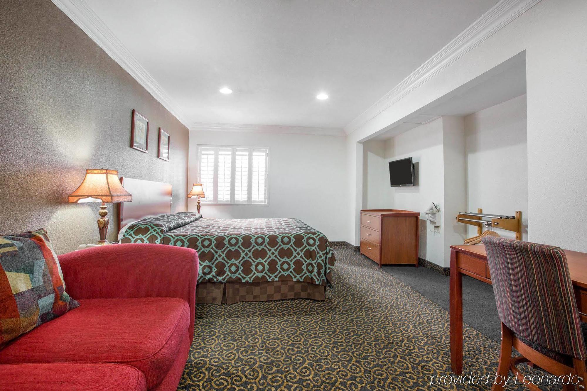 Hotel 6-anaheim, Ca - Convention Center