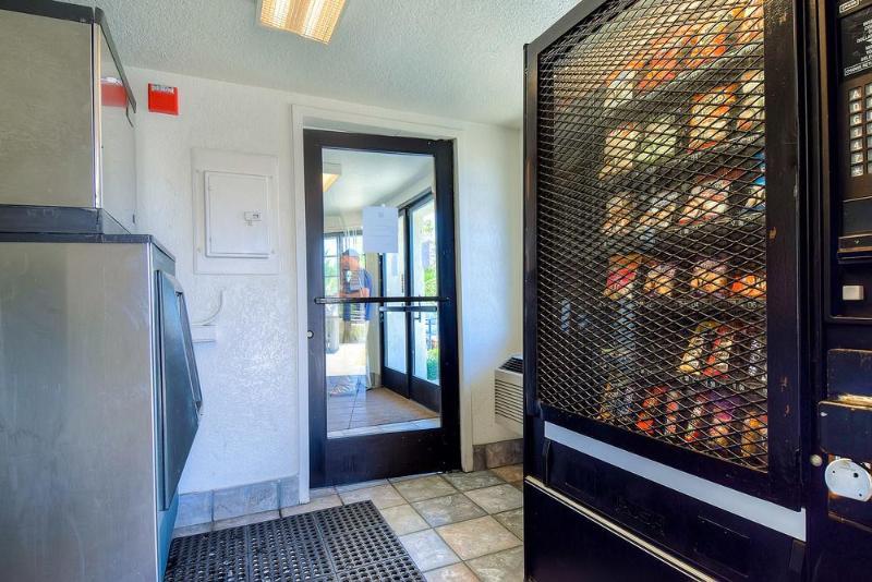 Hotel 6-anaheim, Ca - Buena Park 2*