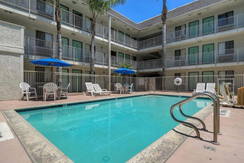 Hotel 6-anaheim, Ca - Buena Park 2*