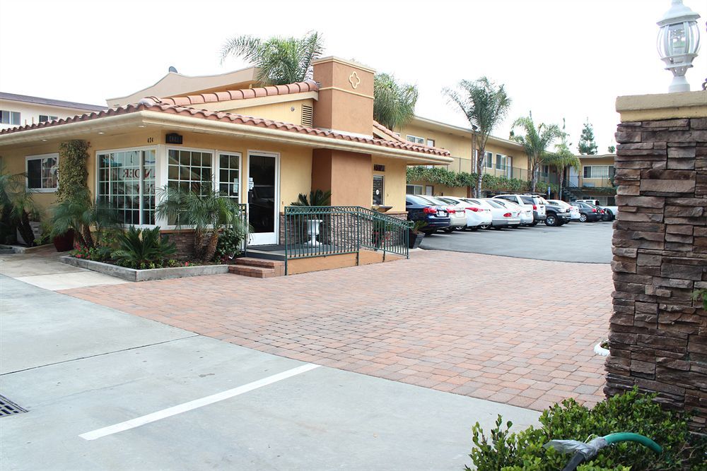 Islander And Near Park And Convention Center Motel 2*