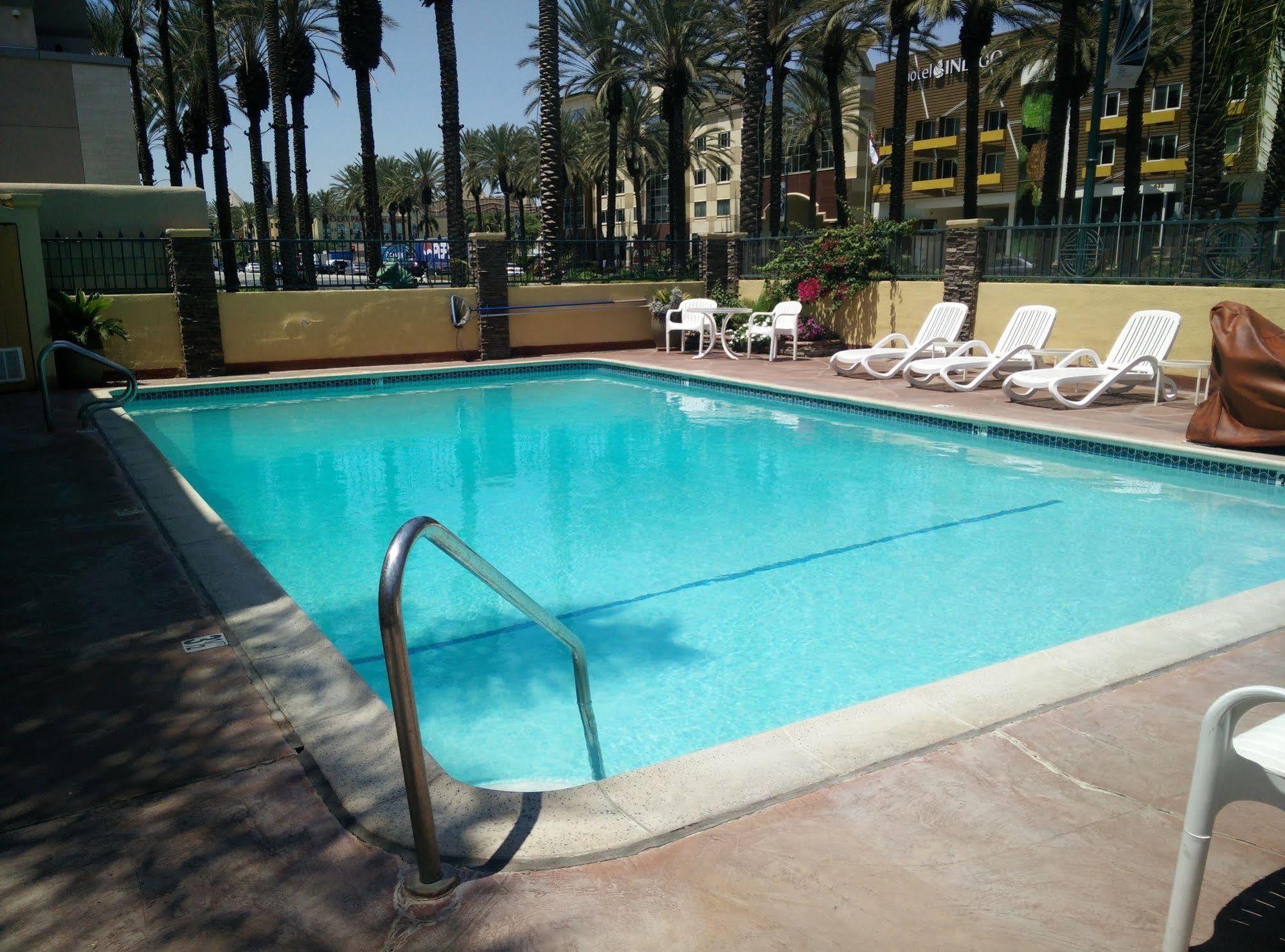 Islander And Near Park And Convention Center Motel