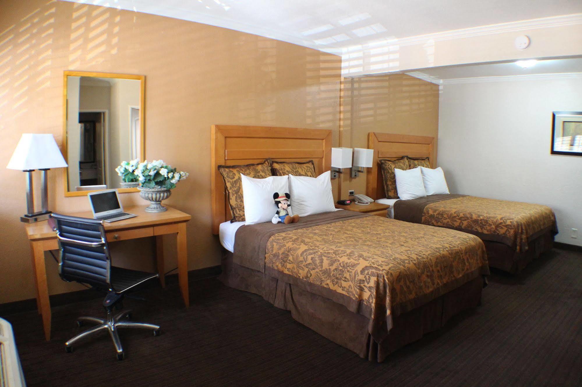 Islander And Near Park And Convention Center Motel Anaheim