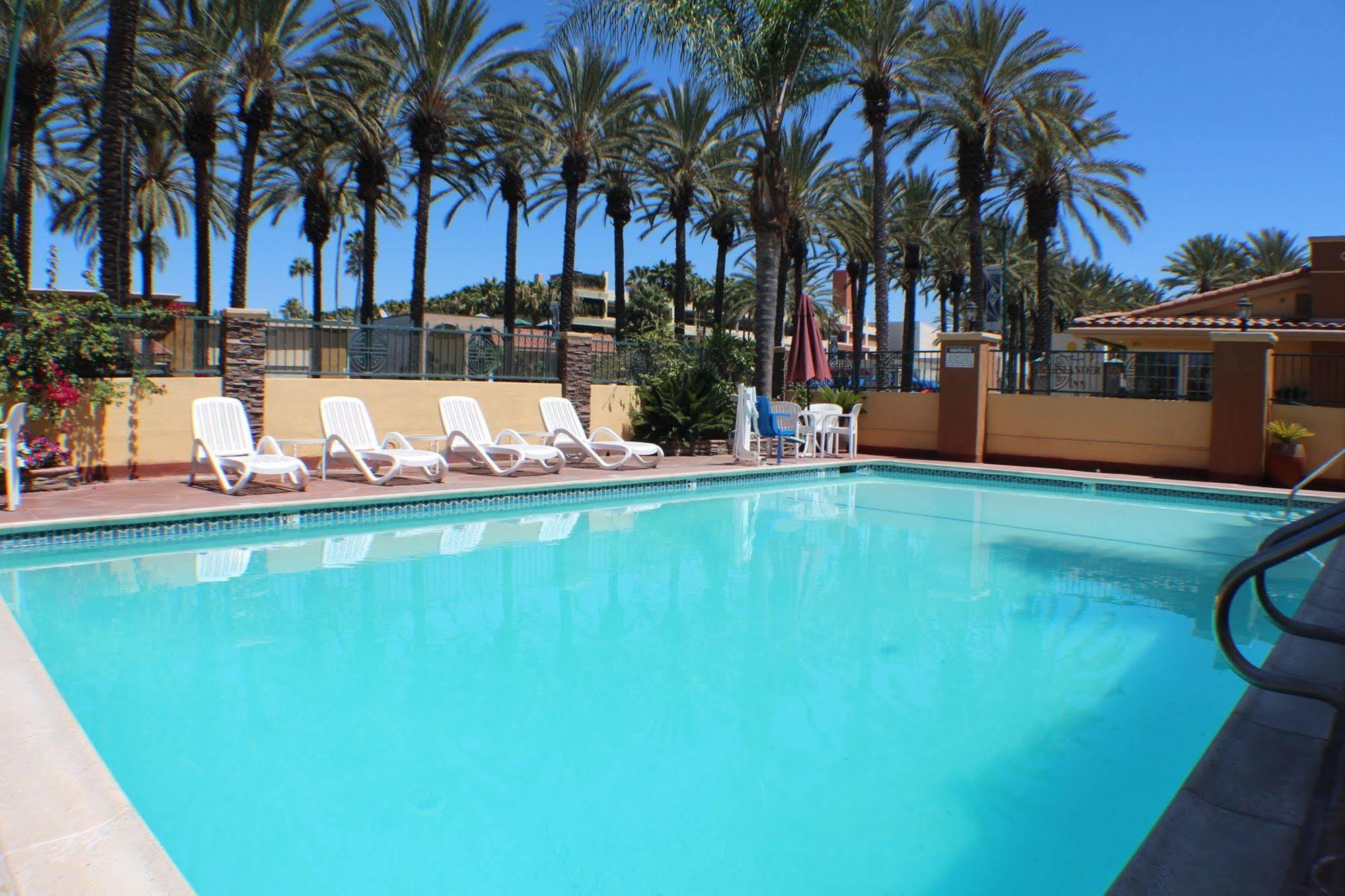 Islander And Near Park And Convention Center Anaheim