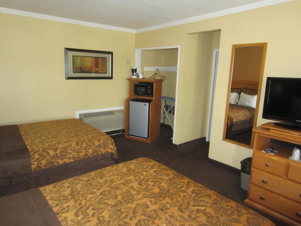 Islander And Near Park And Convention Center Motel Anaheim