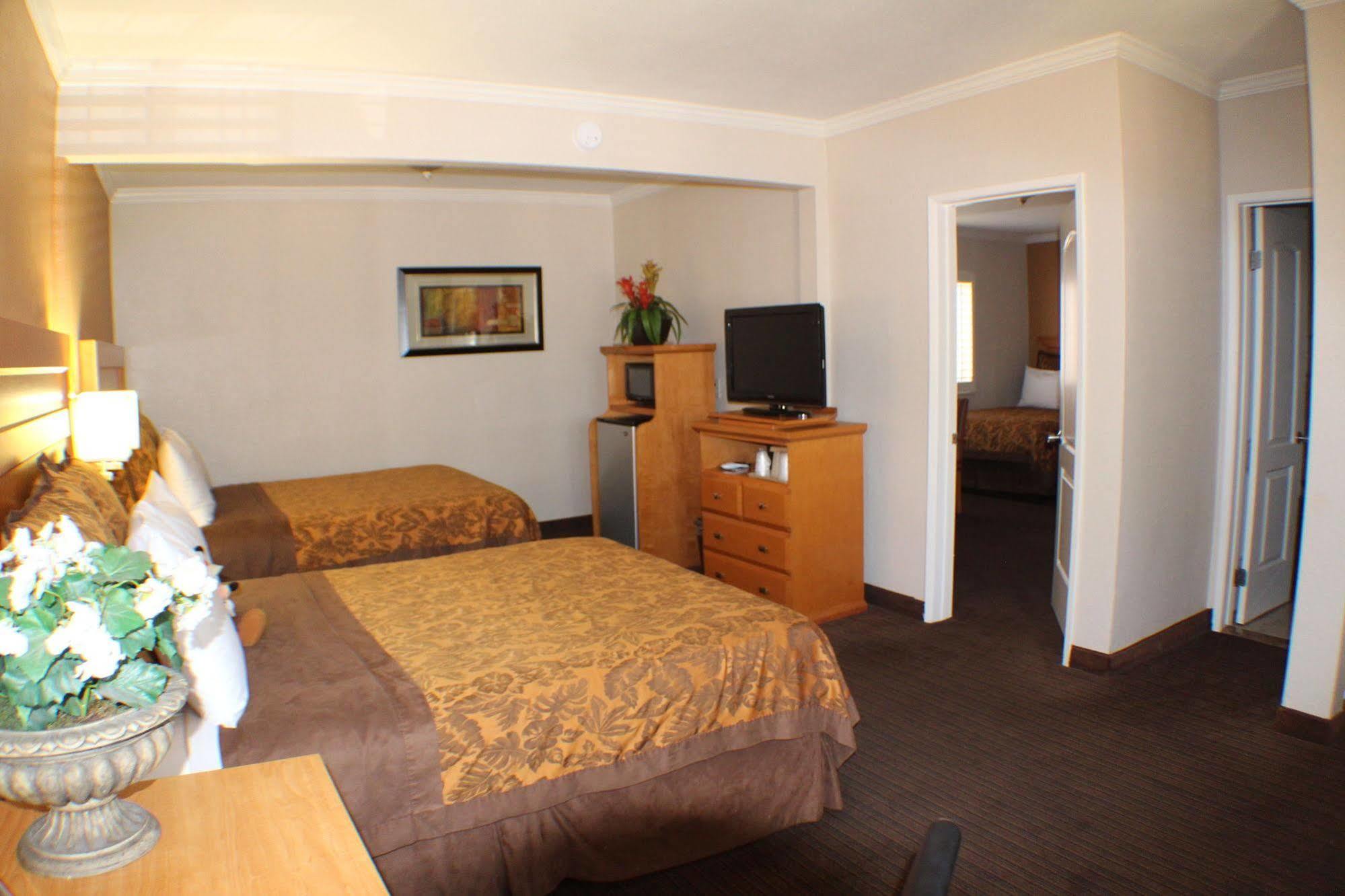 Islander And Near Park And Convention Center Motel 2*