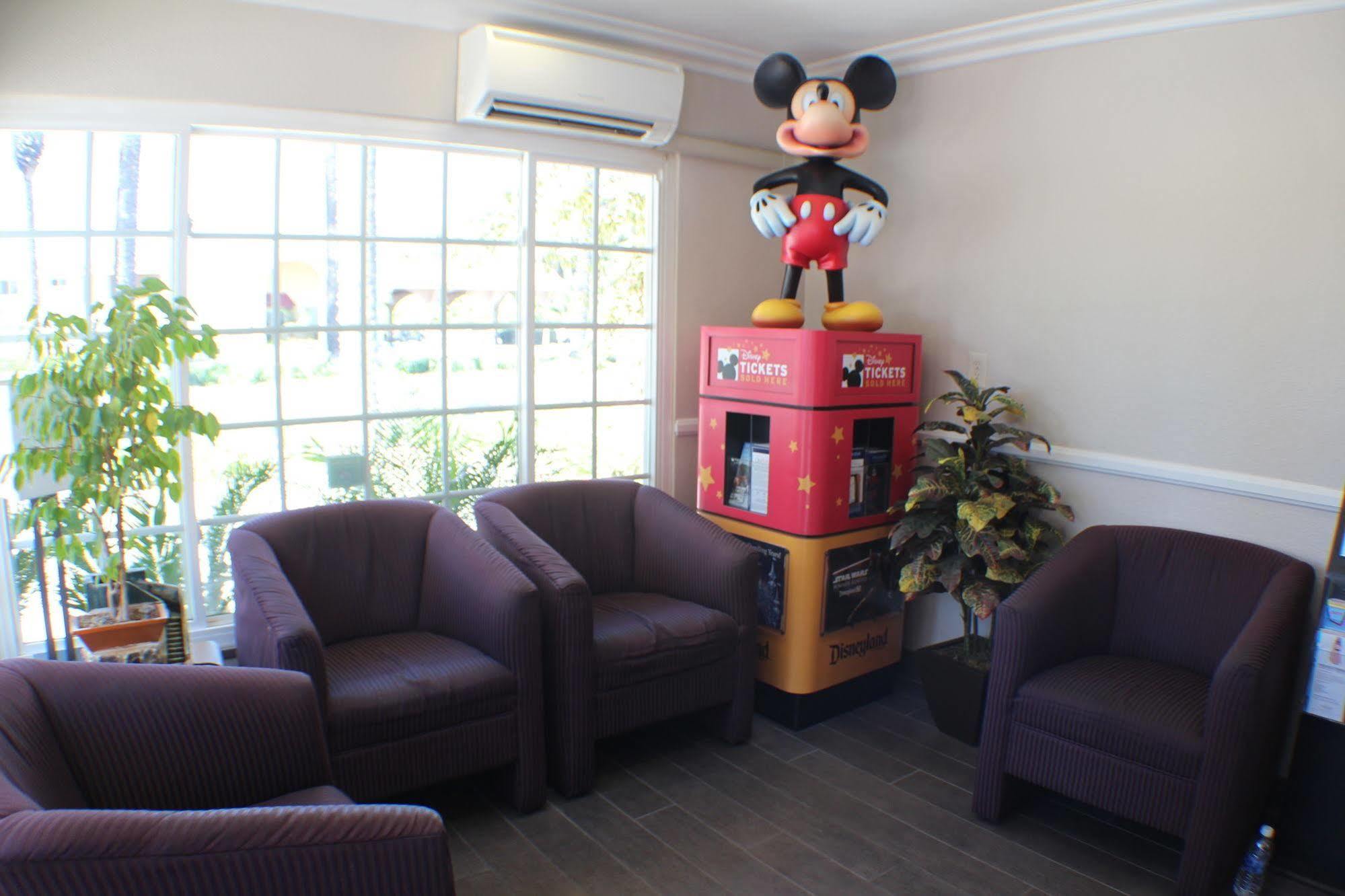 Motel Islander And Near Park And Convention Center Anaheim