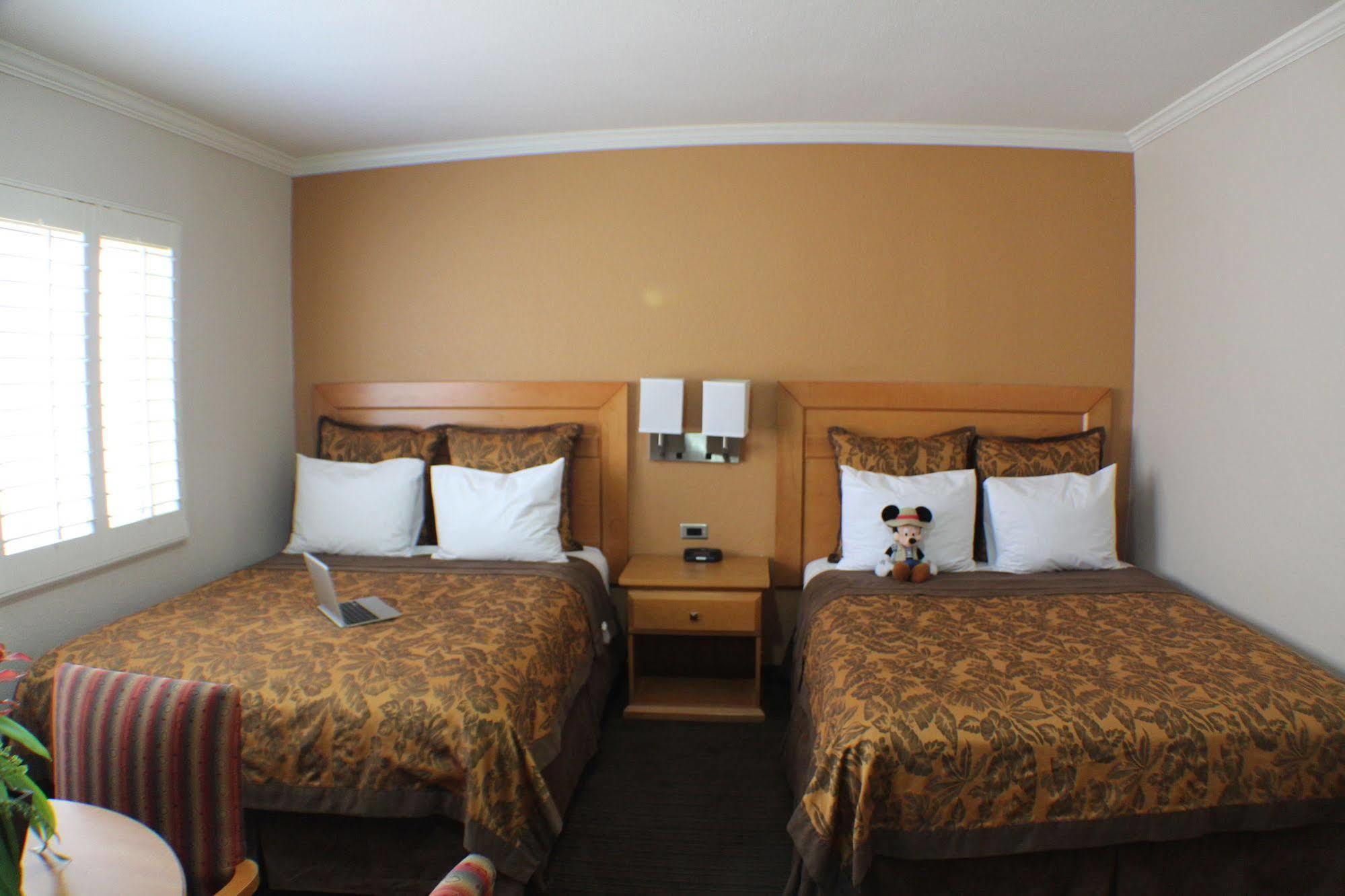 Motel Islander And Near Park And Convention Center