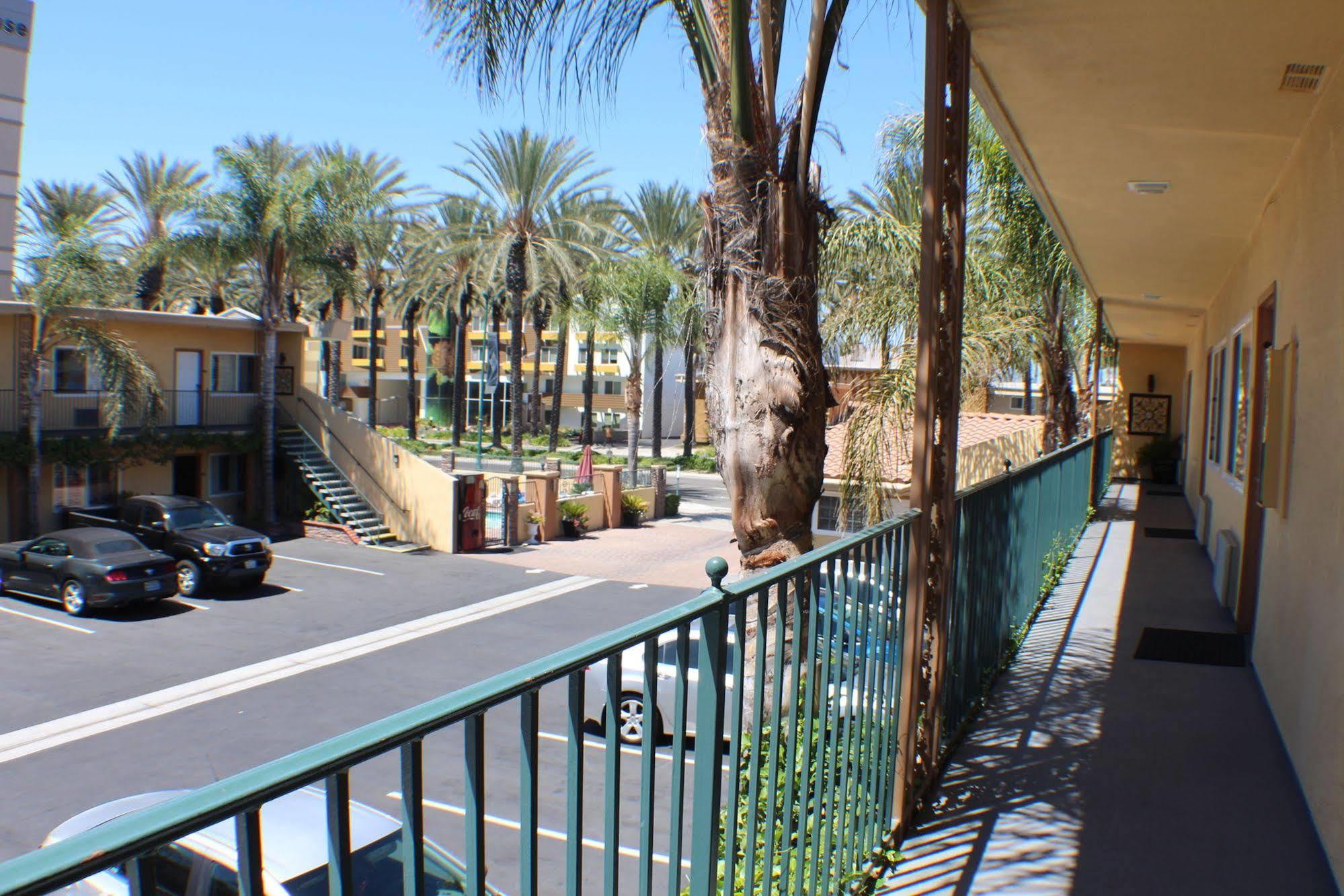 Motel Islander And Near Park And Convention Center