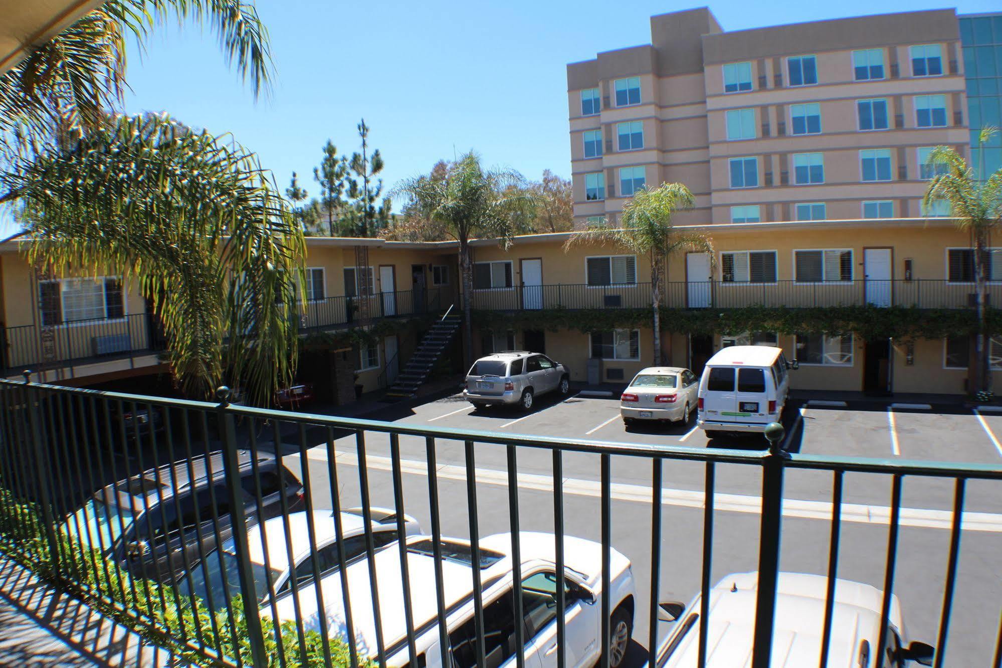 Islander And Near Park And Convention Center