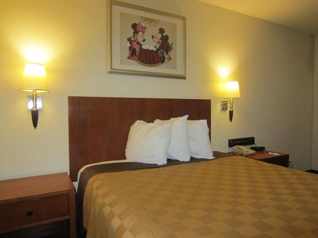 Hotel Travelodge & By Wyndham On Disneyland Dr