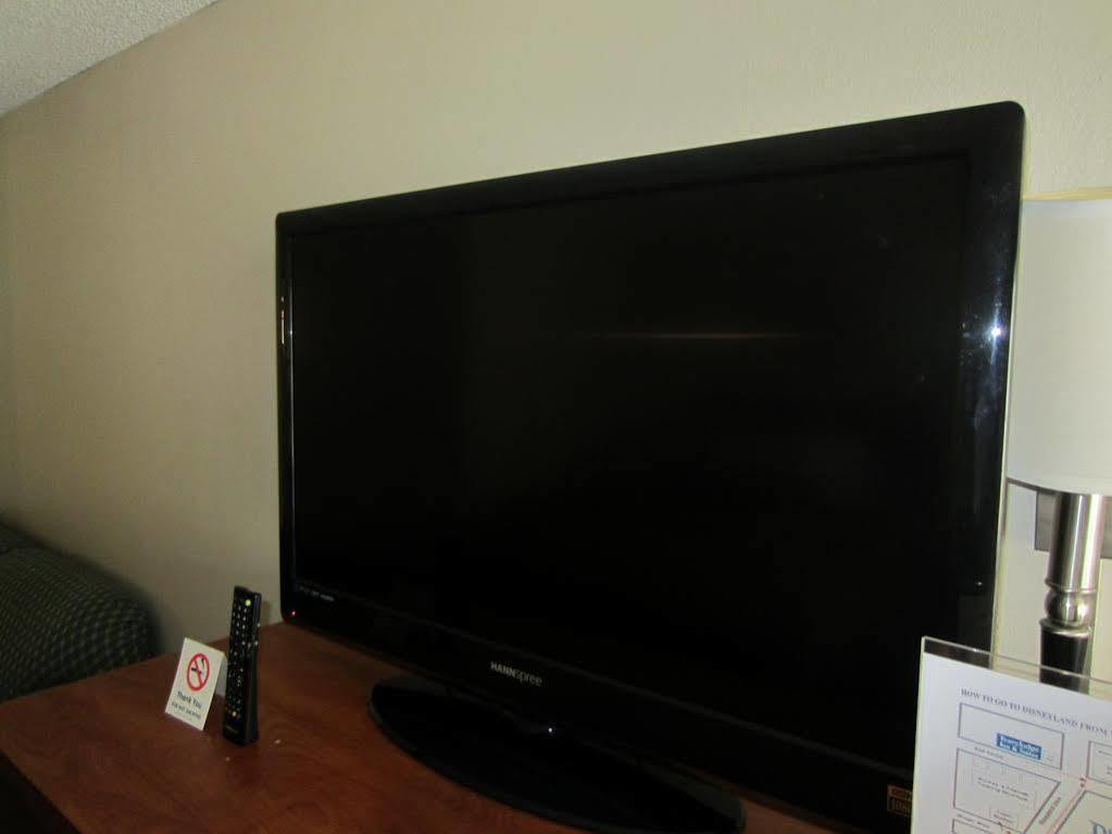 Travelodge & By Wyndham On Disneyland Dr Hotel 2*