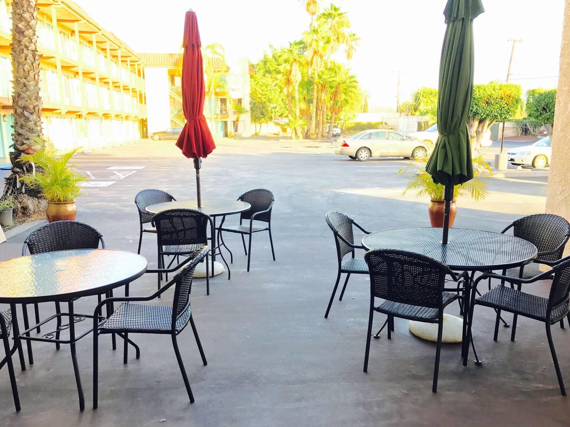 Days By Wyndham Near The Park 2*