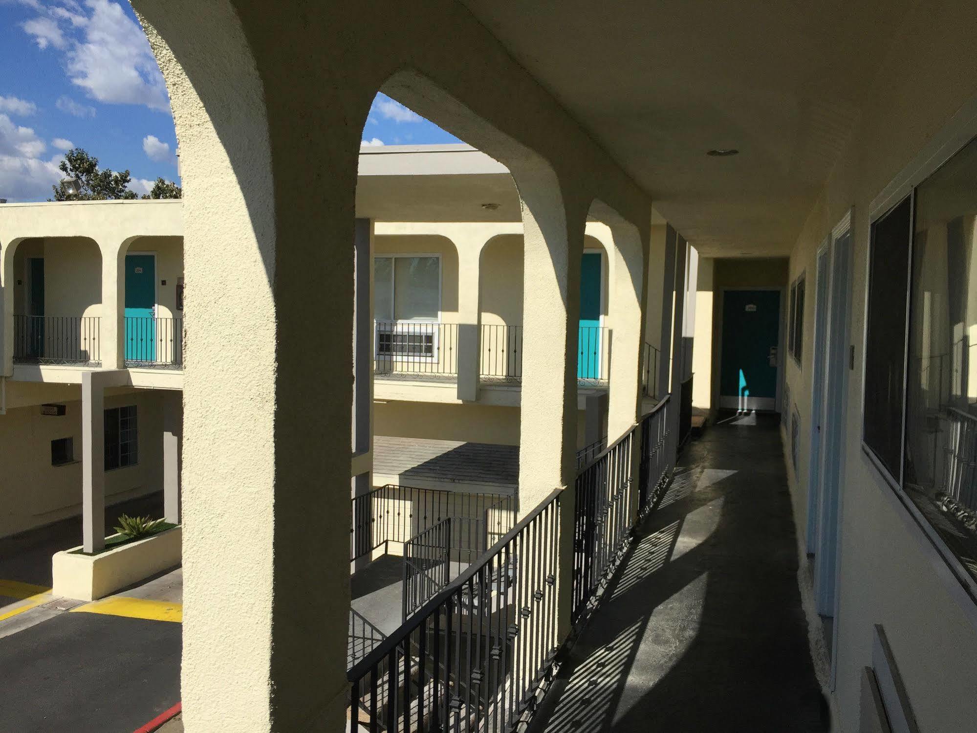 Motel Executive & 2*