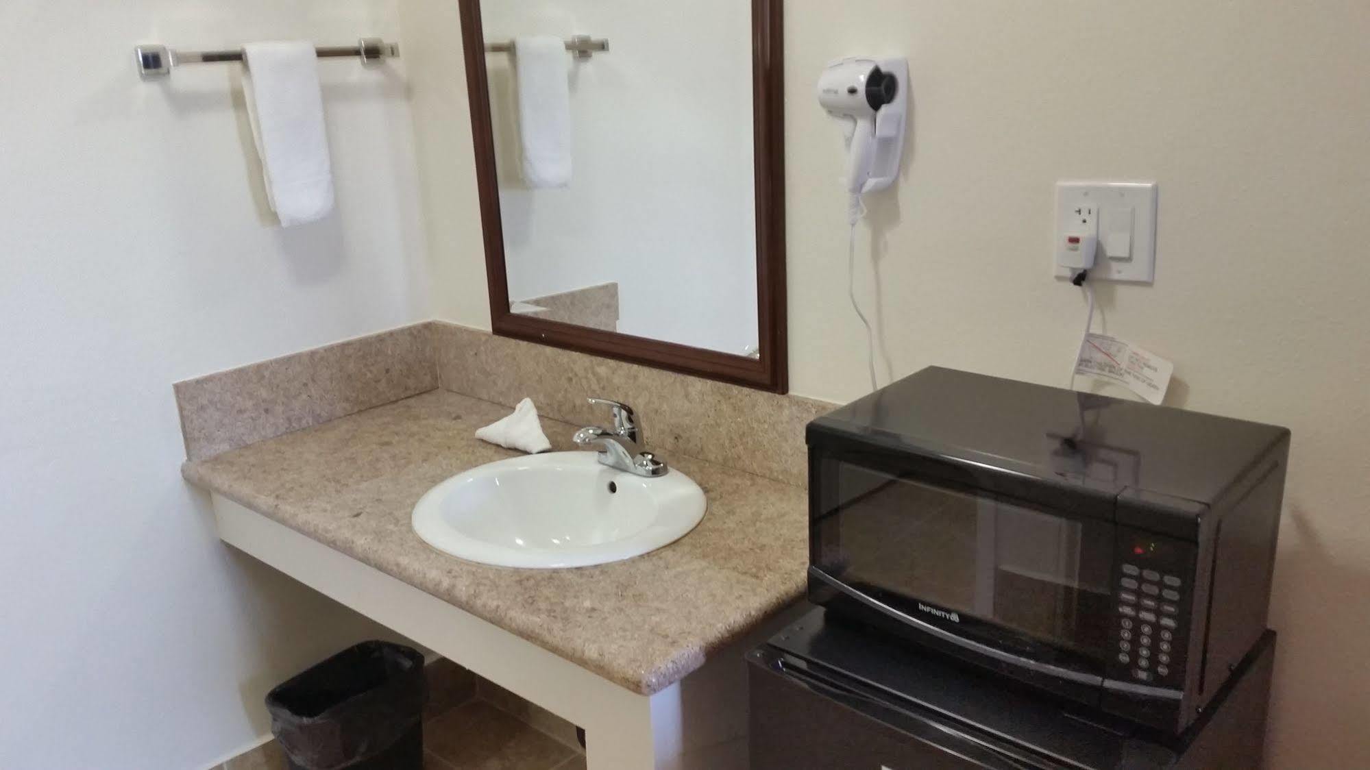 Kona Motel 2*
