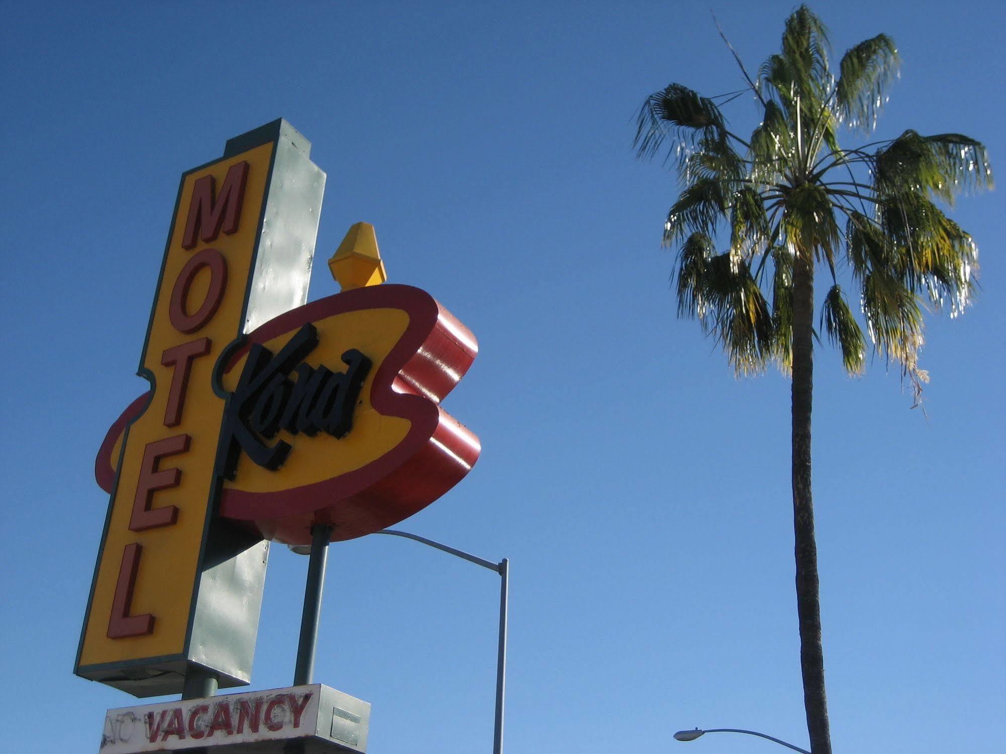 Kona Motel 2*