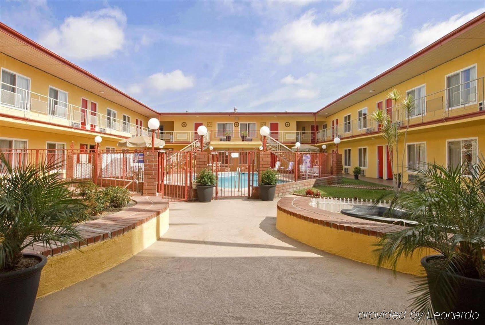 Americas Value & Hotel 2*