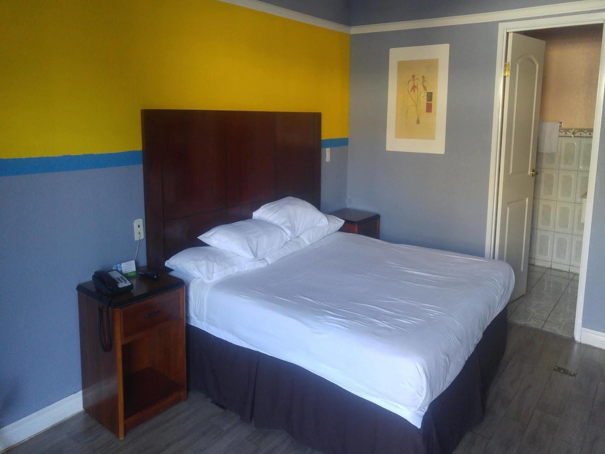 Riviera Motel 2*