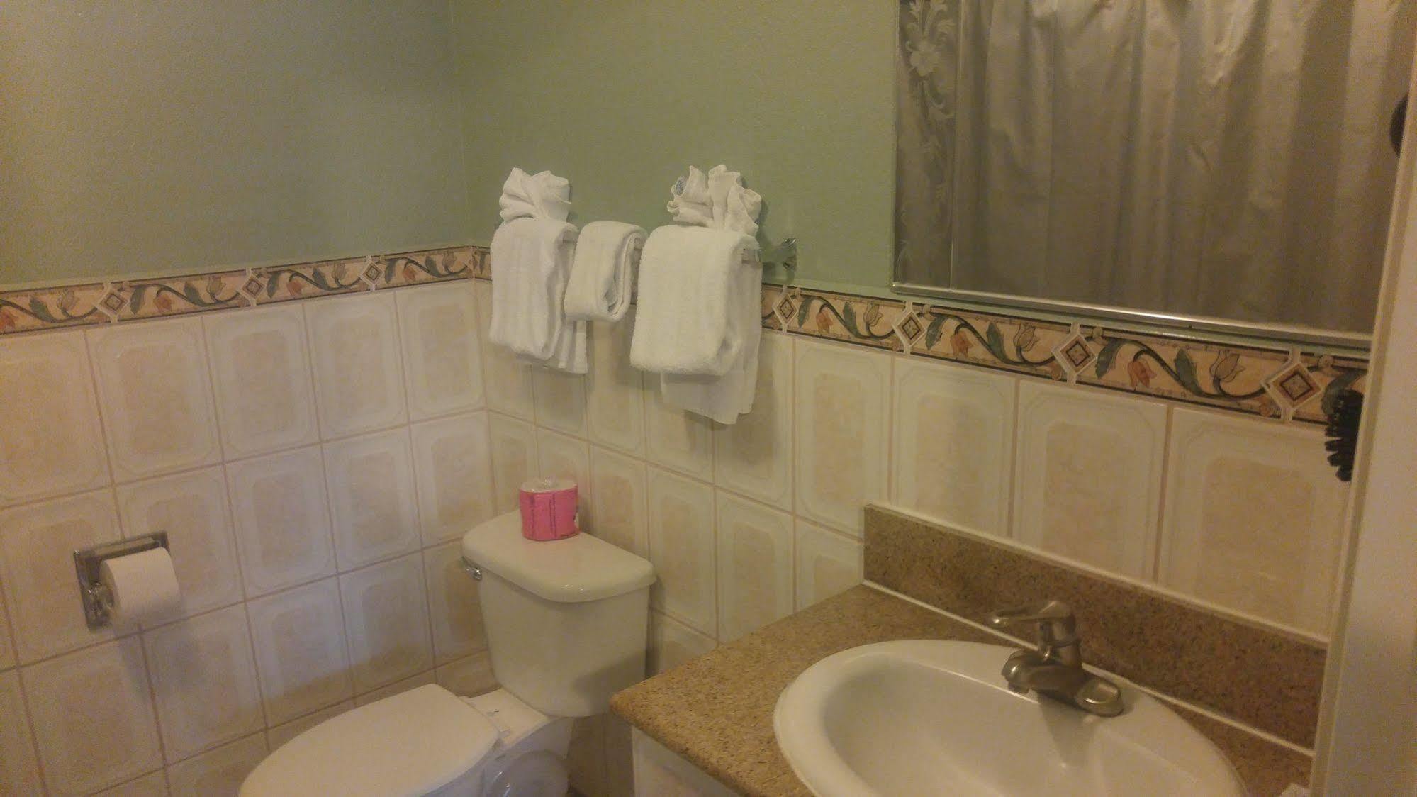 Riviera Motel 2*