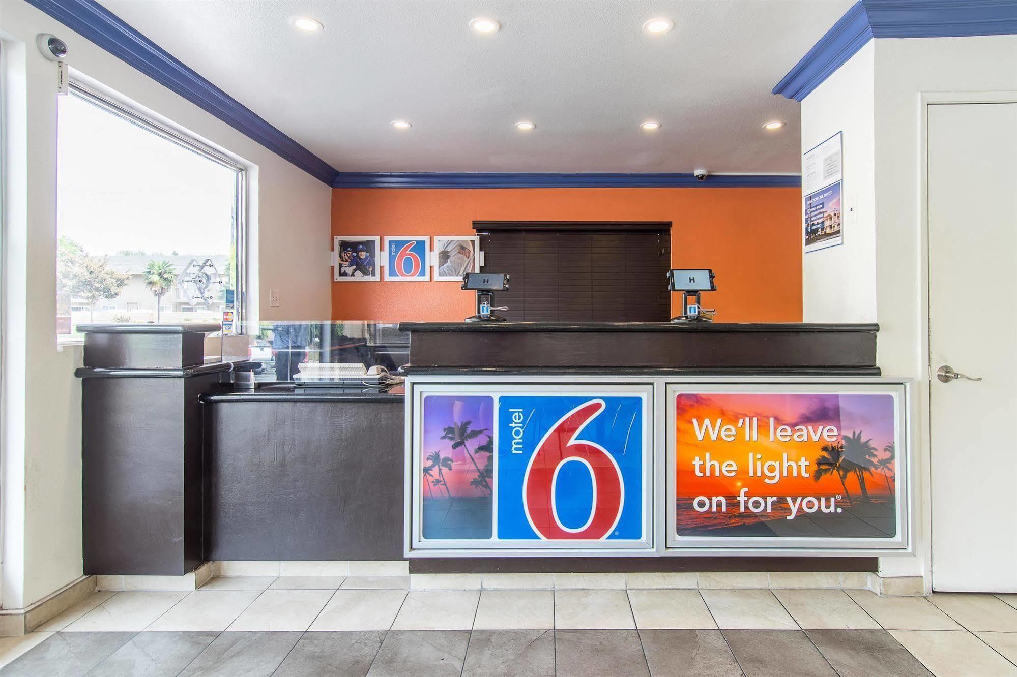 Hotel 6-anaheim, Ca - Buena Park