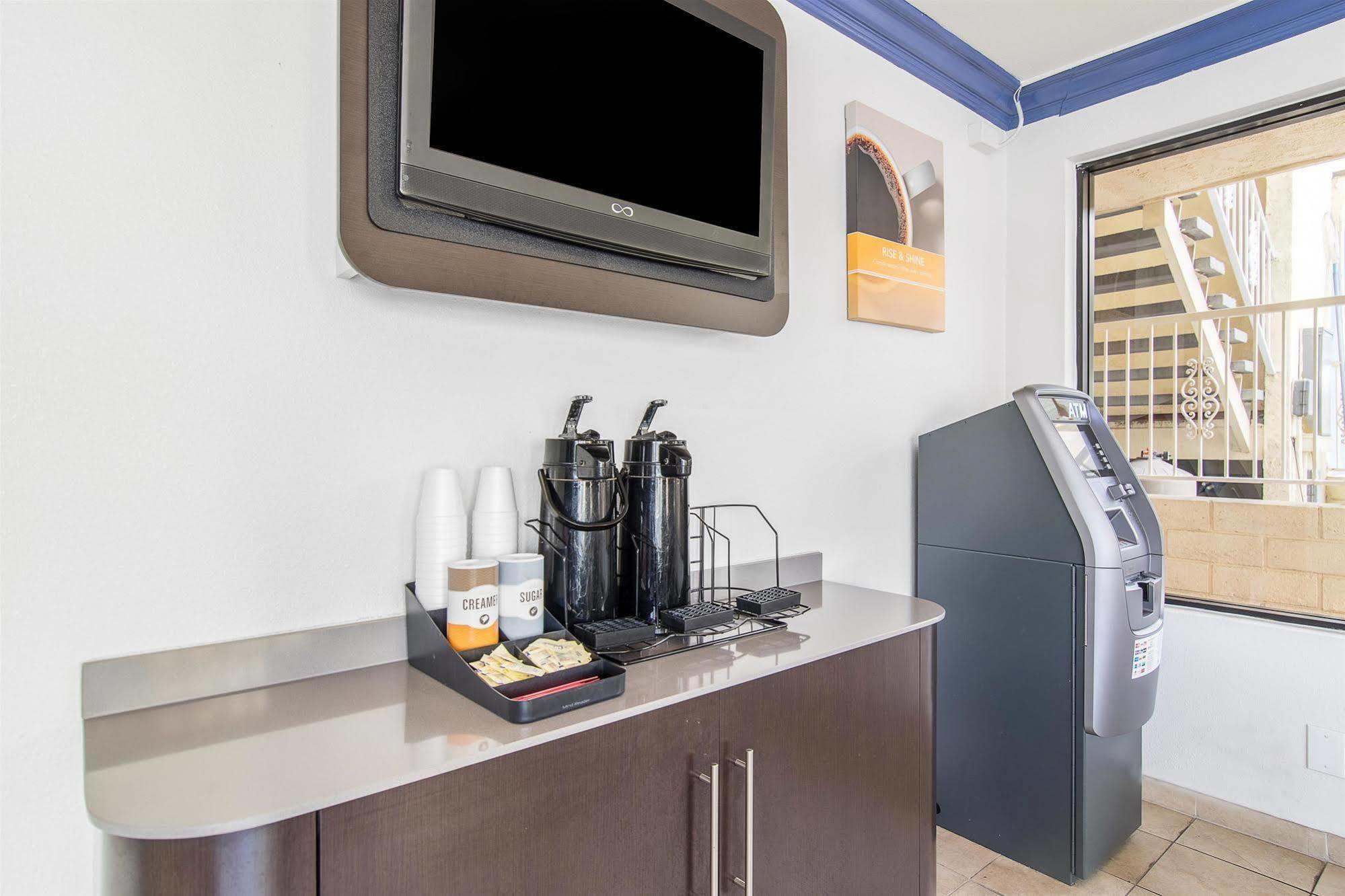 Hotel 6-anaheim, Ca - Buena Park 2*
