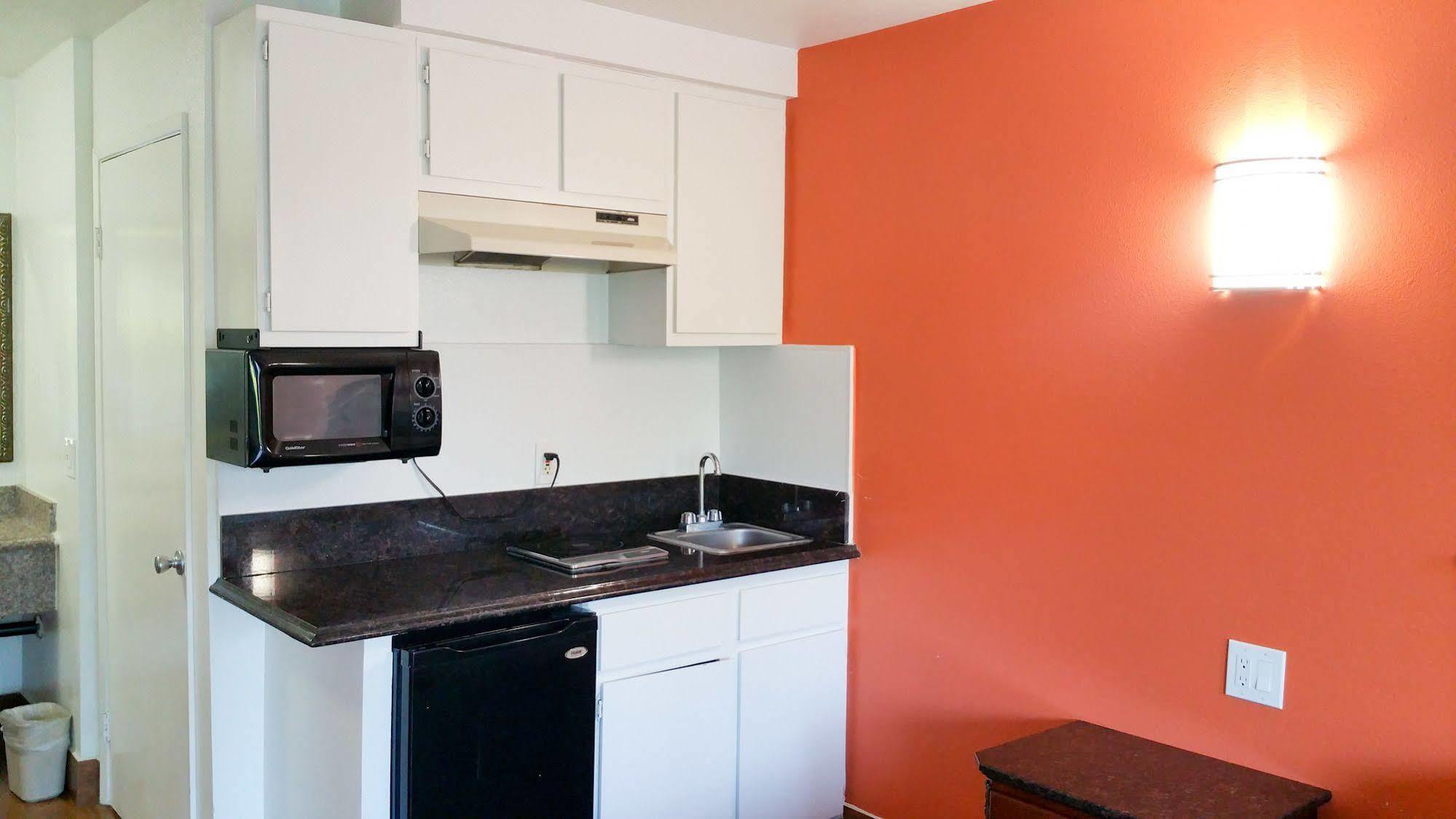 Hotel 6-anaheim, Ca - Buena Park 2*