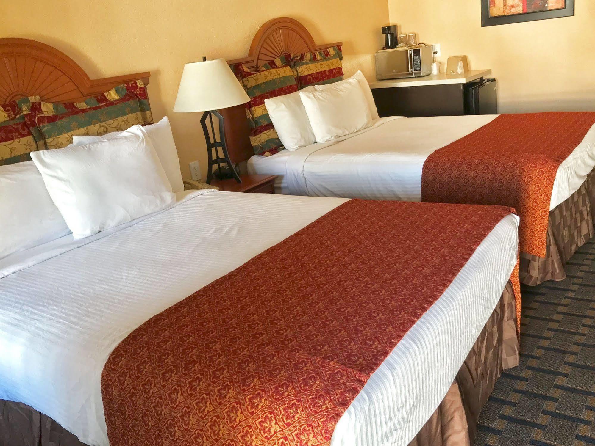 The Lemon Tree Hotel 3*
