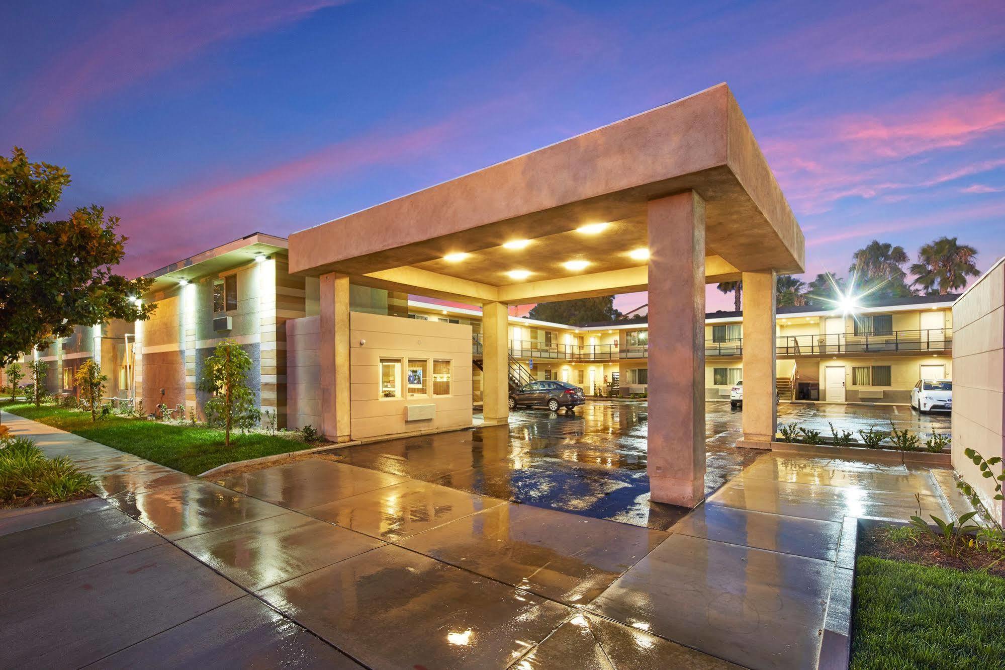 Eden Roc & Near The Maingate 2* Anaheim