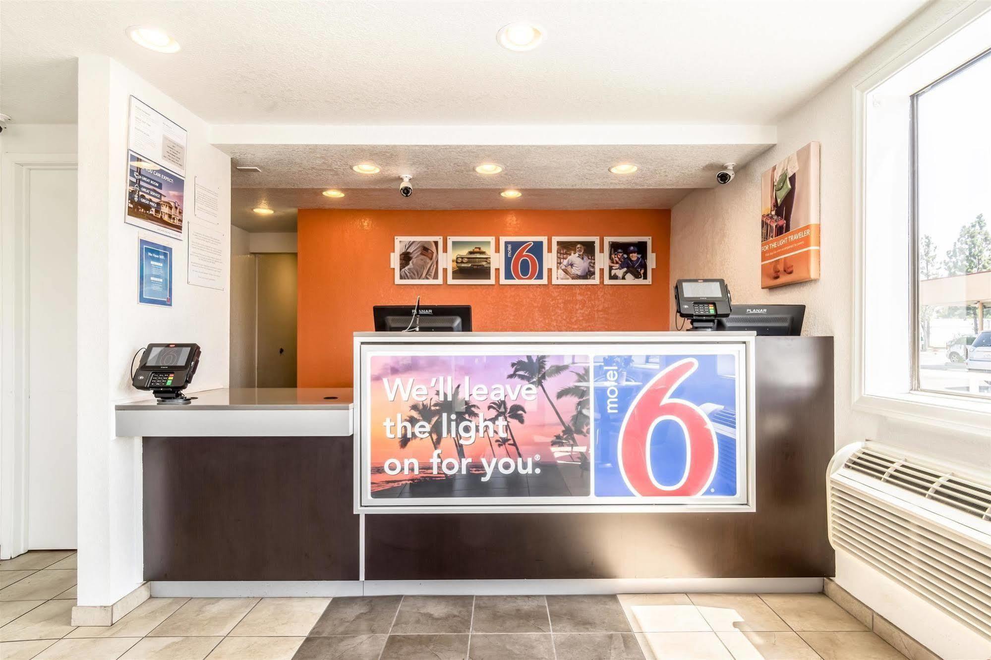 Hotel 6-anaheim, Ca - Fullerton East Anaheim