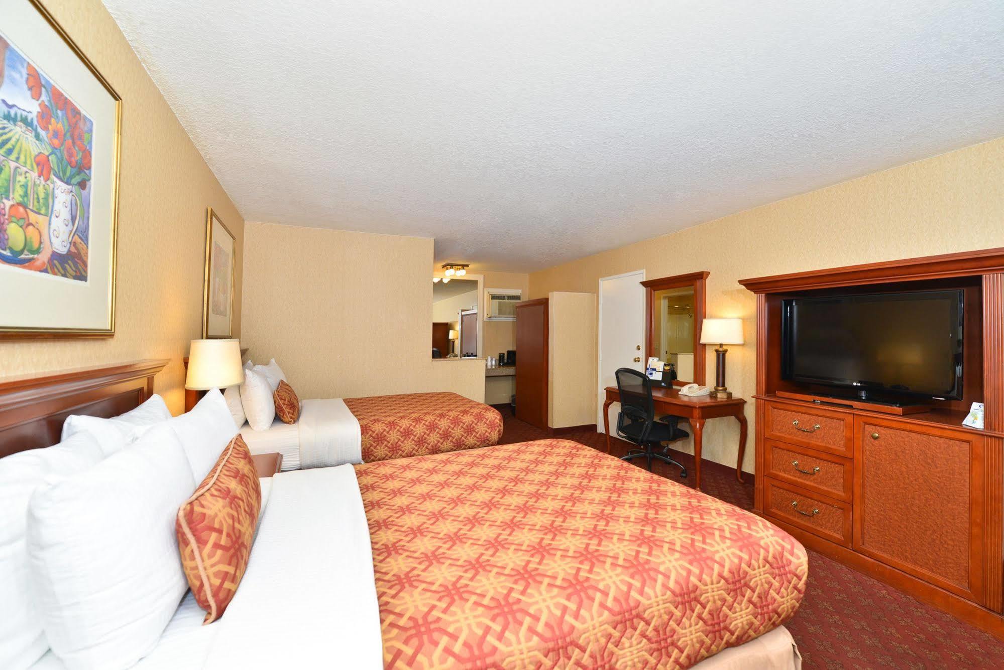 Western 3* Anaheim