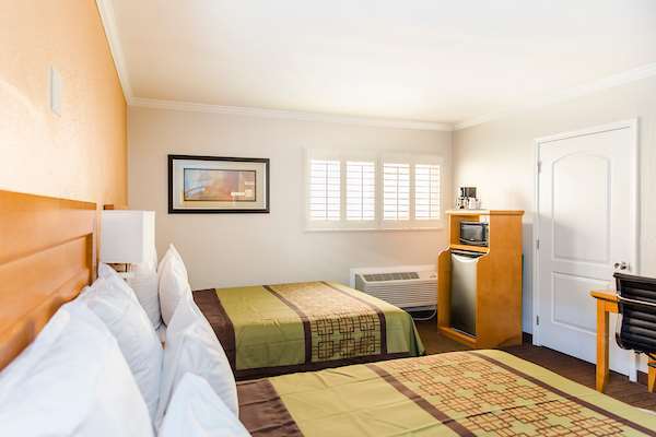 Motel Islander And Near Park And Convention Center Anaheim