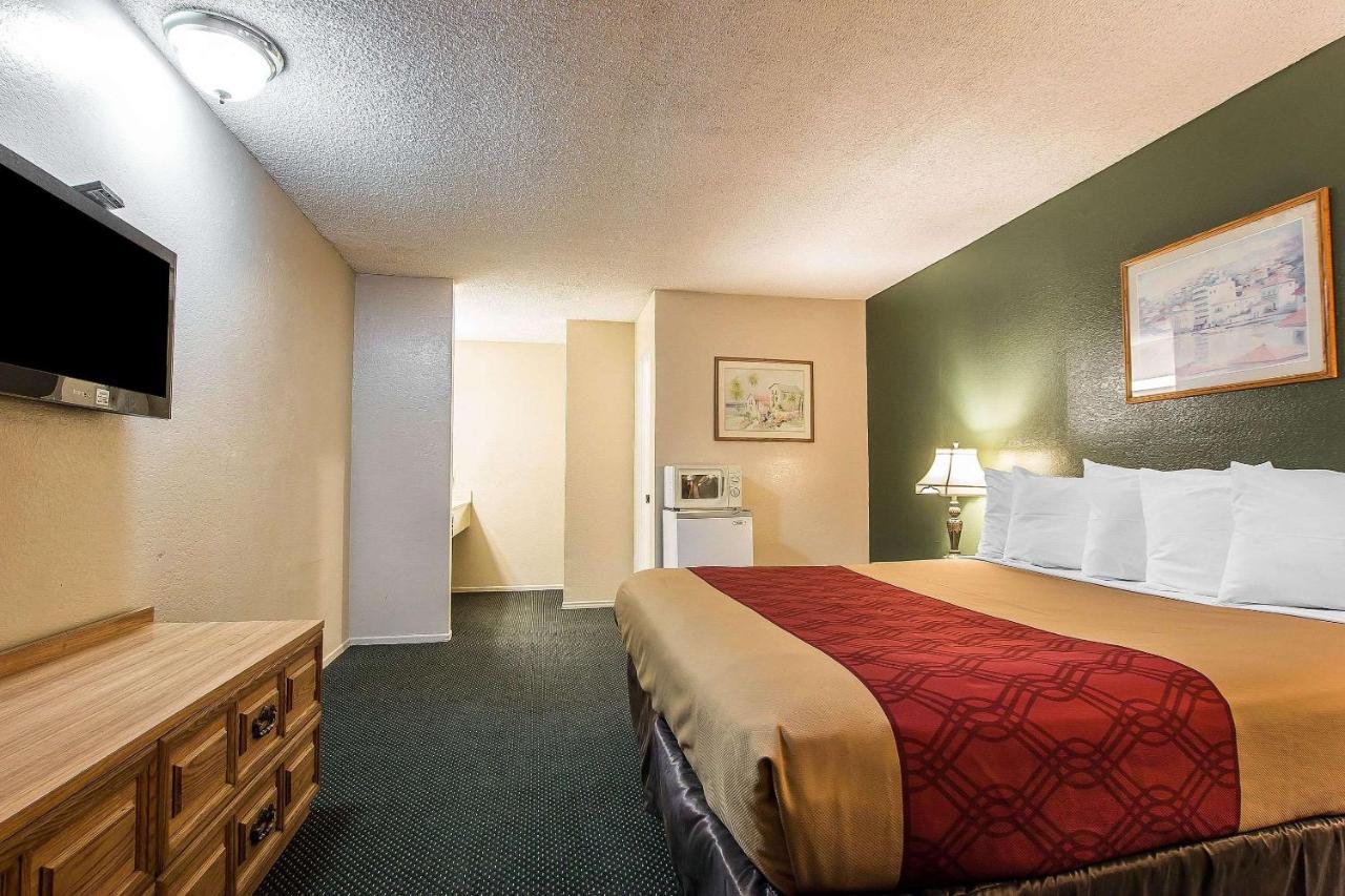 Econo North Motel
