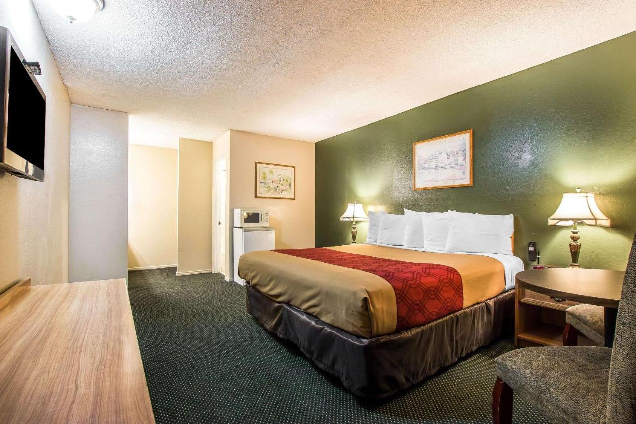 Motel Econo North 2*