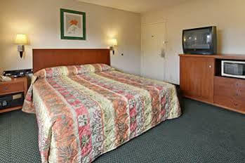 Travelodge & By Wyndham On Disneyland Dr