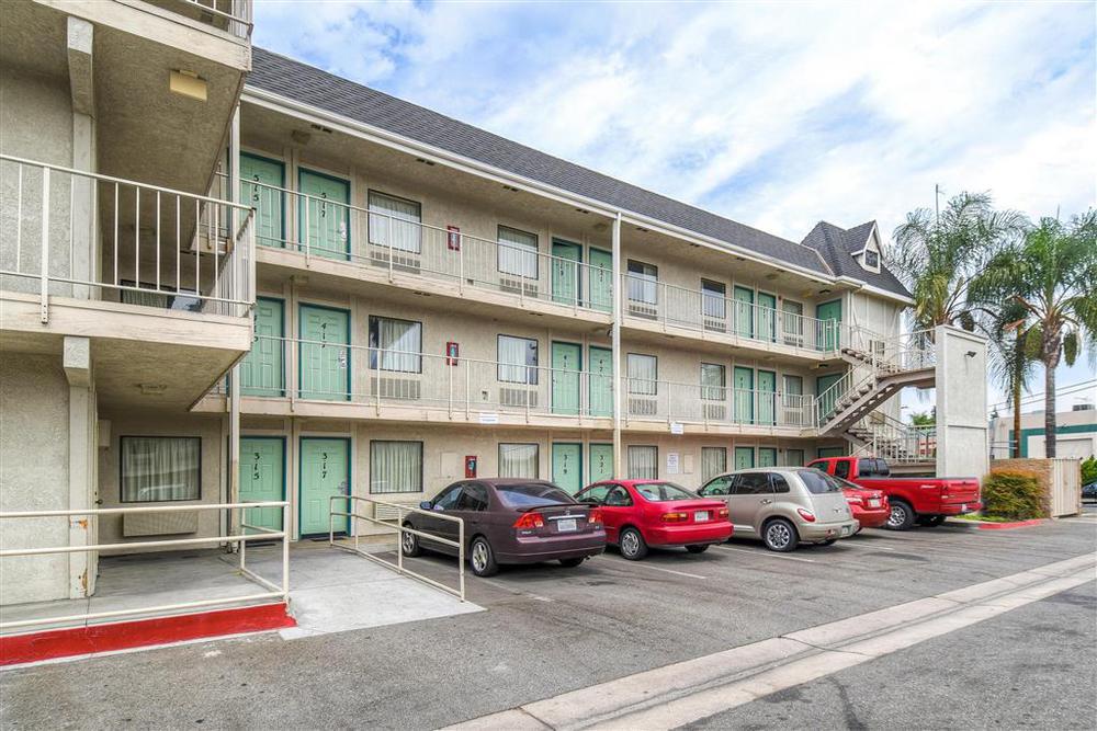 Hotel 6-anaheim, Ca - Fullerton East Anaheim