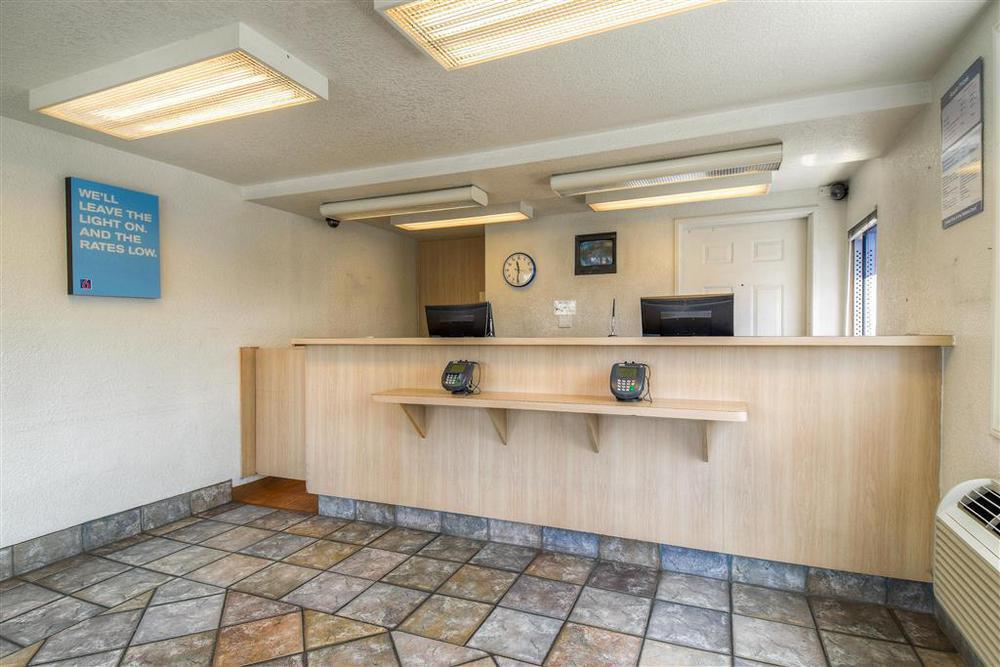 Hotel 6-anaheim, Ca - Fullerton East 2*