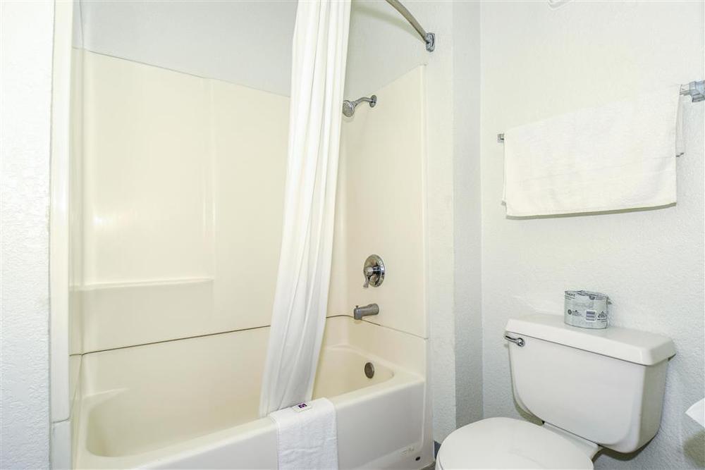Hotel 6-anaheim, Ca - Fullerton East 2*