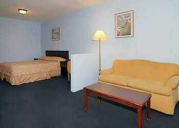 Hotel 6-anaheim, Ca - Convention Center 2*