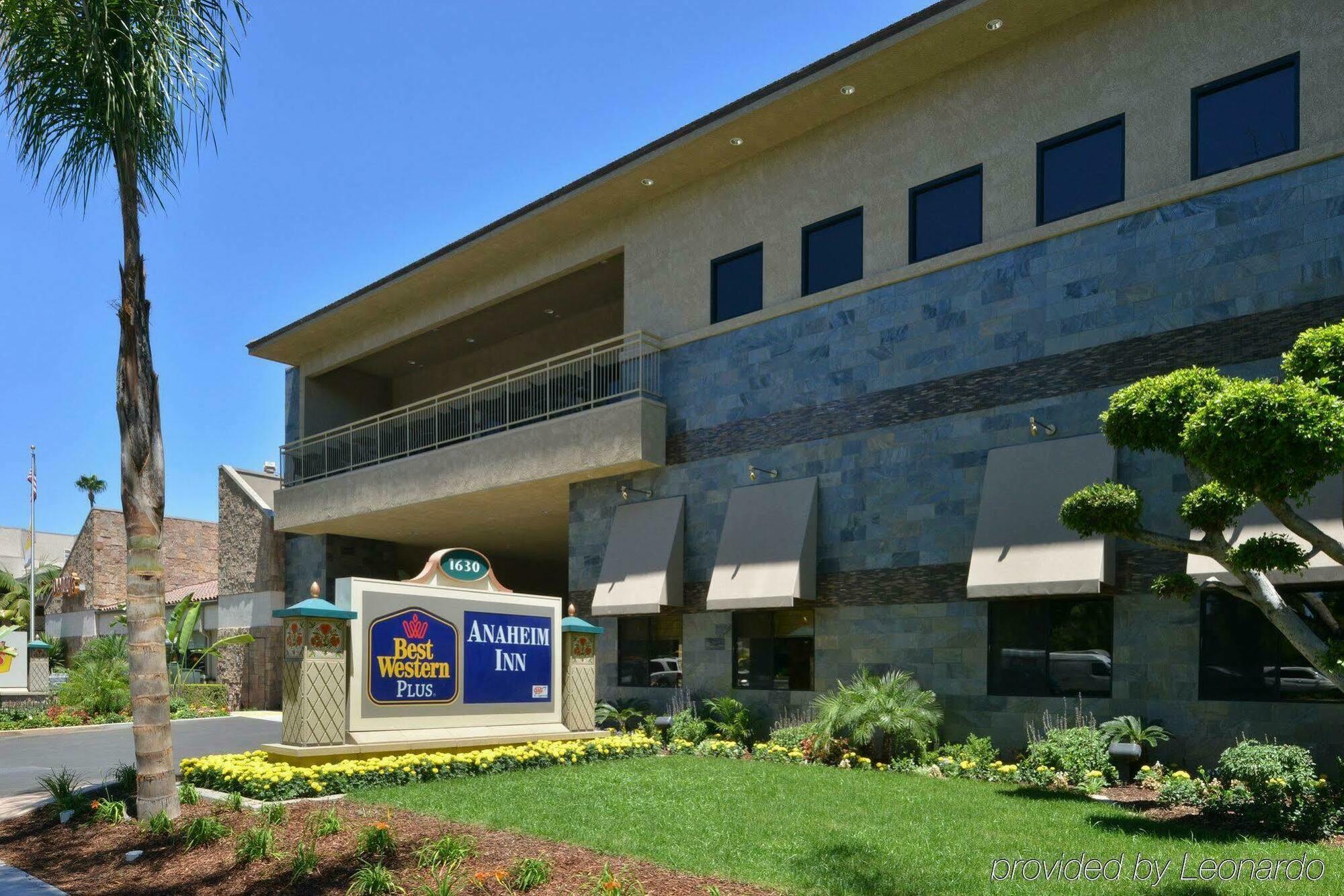 Western 3* Anaheim